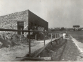 Stavba kabin TJ Strupčice 1965, v pozadí žst
